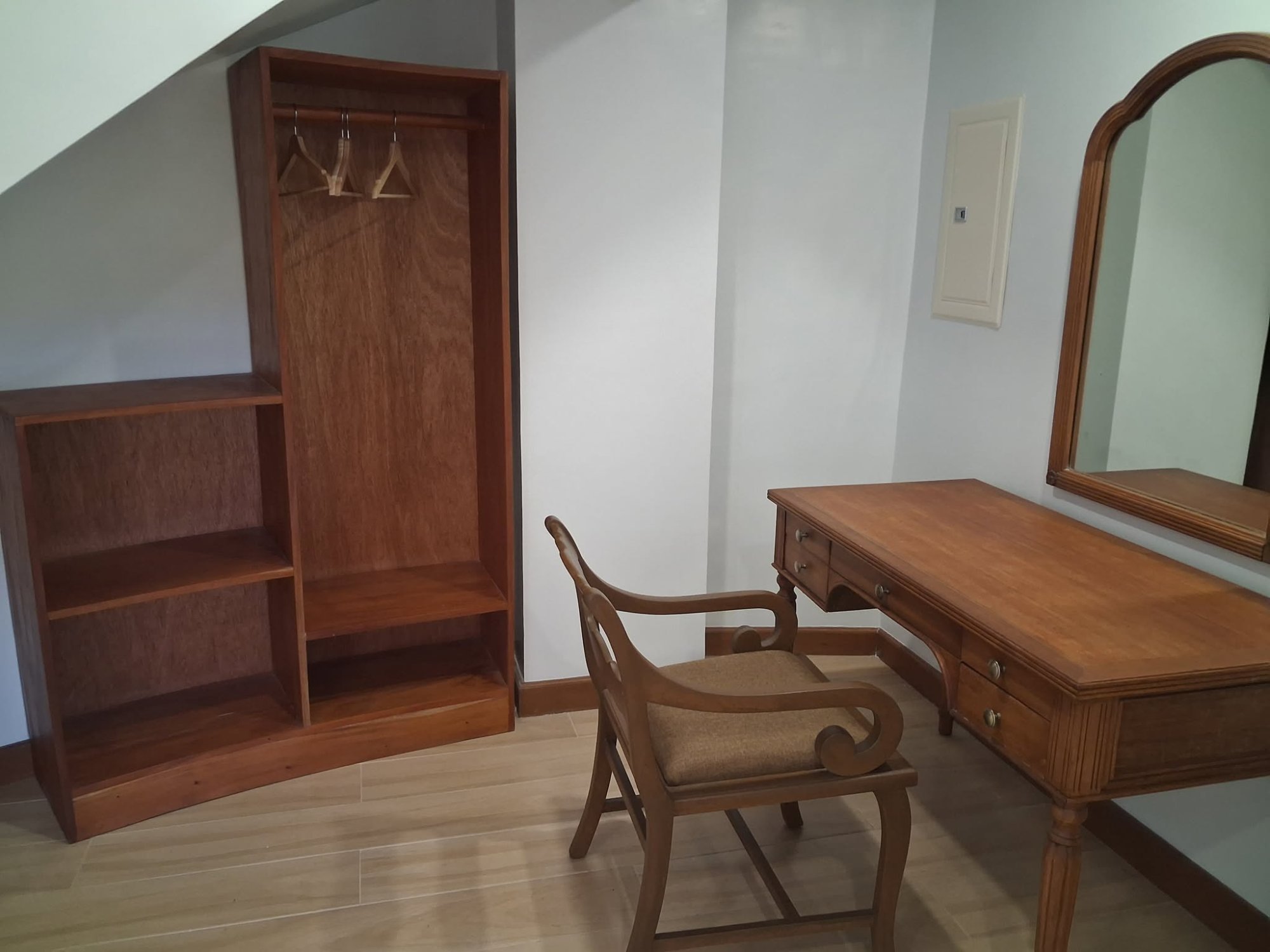 Room furnishings — wardrobe and vanity
